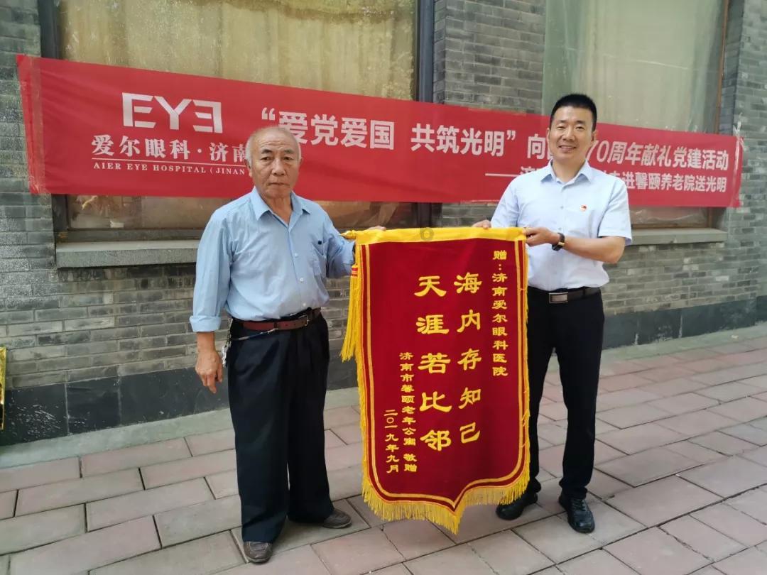 章鱼喷墨汁